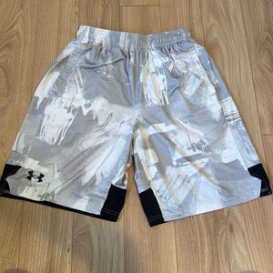 Under armour boys gray‎ and white swim trunks size small